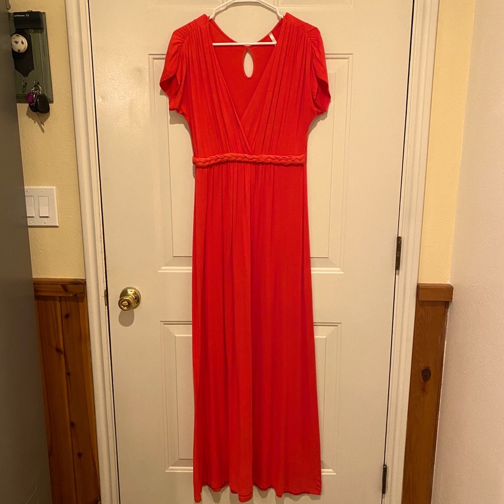 Maxi coral dress with braided waist